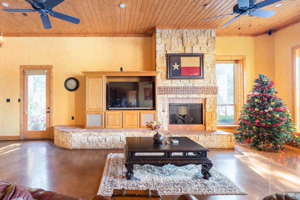 Texas Ranch House With 5 Bedroom And Fish Pond Dallas Exterior foto